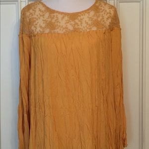 Umgee Crinkle and Lace Ochre Top NWT
